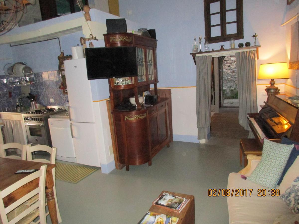 Viandanti, Artisti E Sognatori Bed & Breakfast Comano  Exterior foto