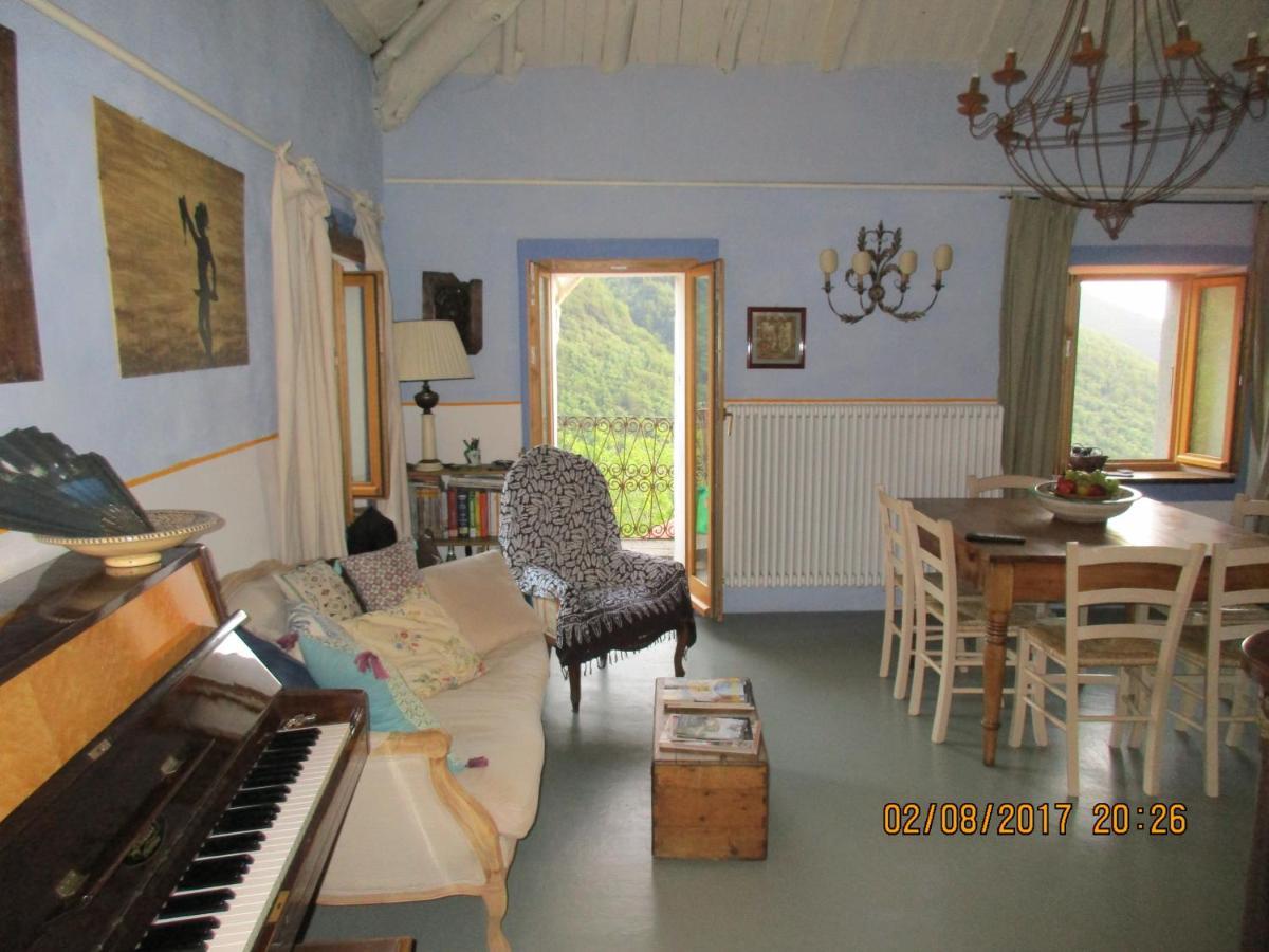 Viandanti, Artisti E Sognatori Bed & Breakfast Comano  Exterior foto