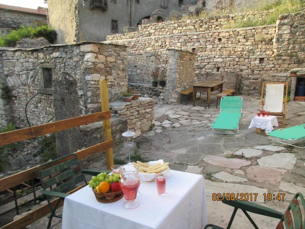 Viandanti, Artisti E Sognatori Bed & Breakfast Comano  Exterior foto