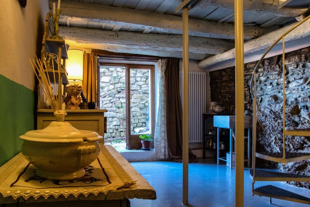 Viandanti, Artisti E Sognatori Bed & Breakfast Comano  Exterior foto