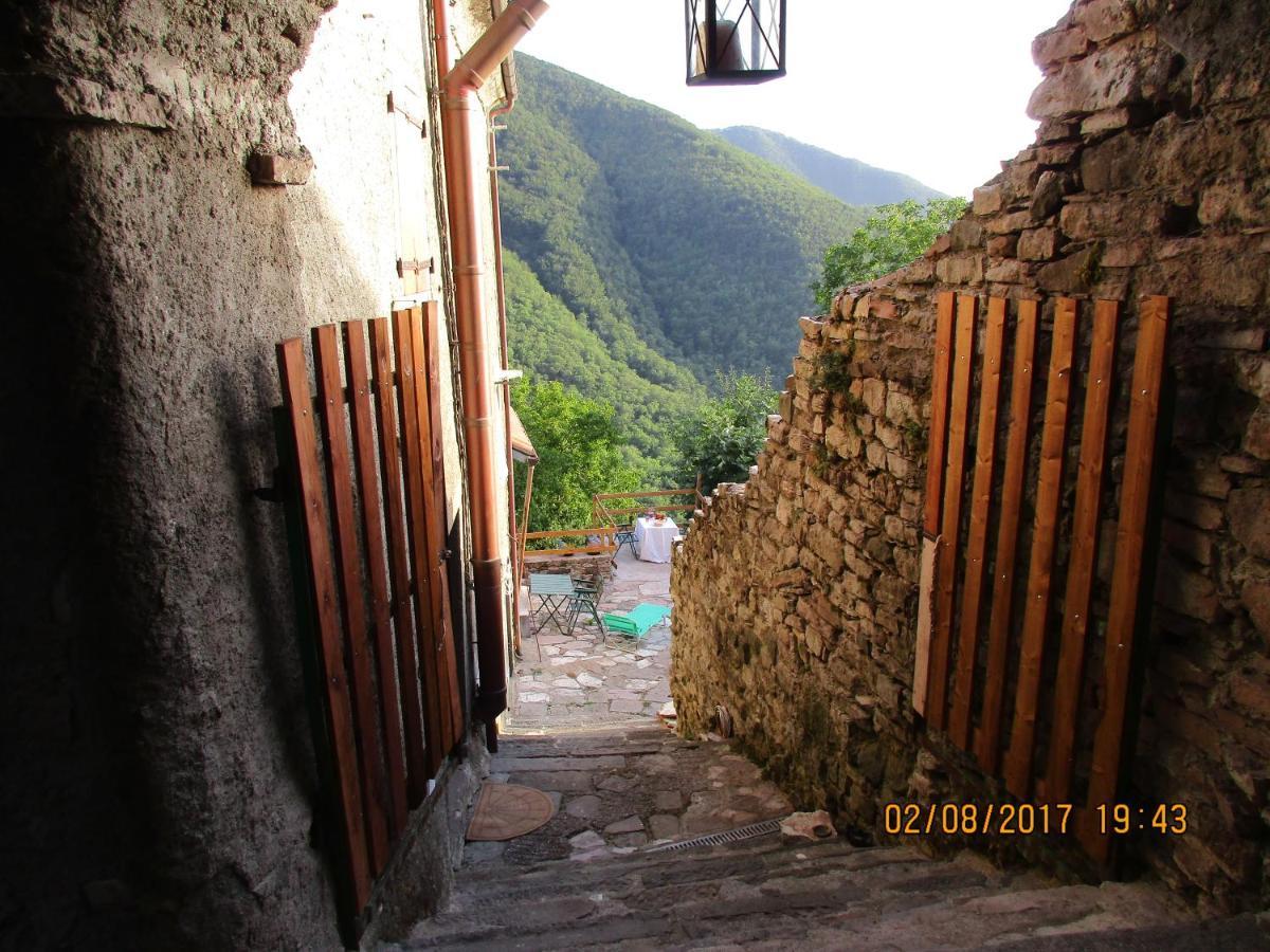 Viandanti, Artisti E Sognatori Bed & Breakfast Comano  Exterior foto